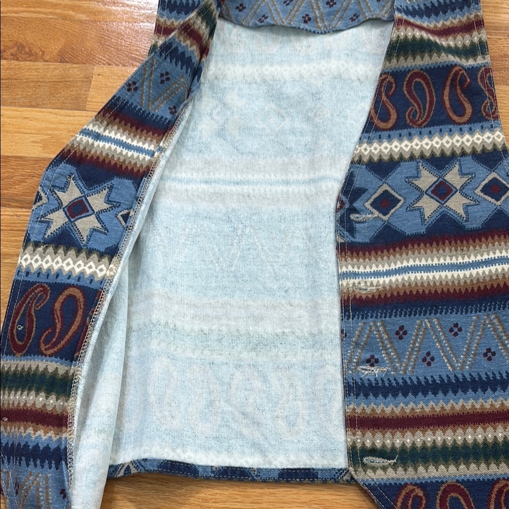 Multicolor Patterned Vest - Picture 3 of 4